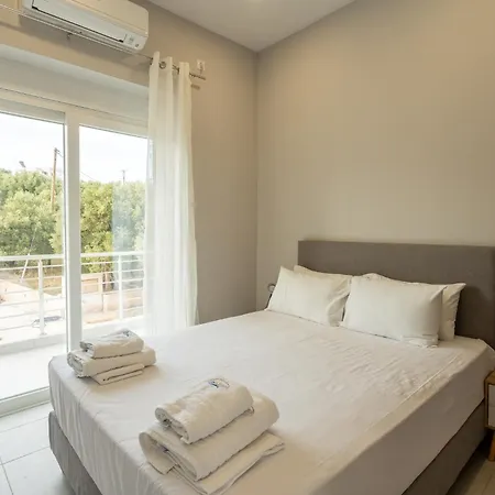 Blue Waves Luxury Suites By The Sea Plomari Exterior photo