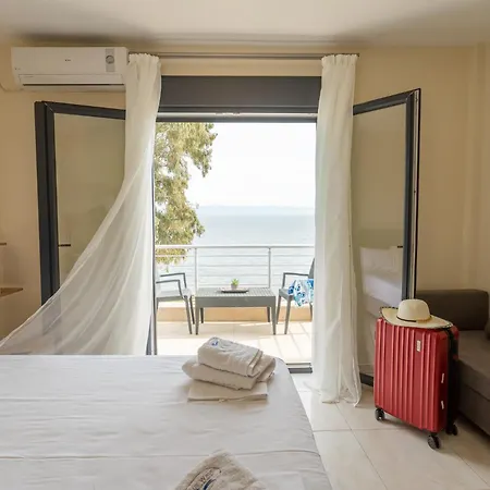 Blue Waves Luxury Suites By The Sea Plomari Exterior photo