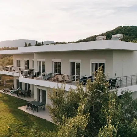 Blue Waves Luxury Suites By The Sea Plomari Exterior photo