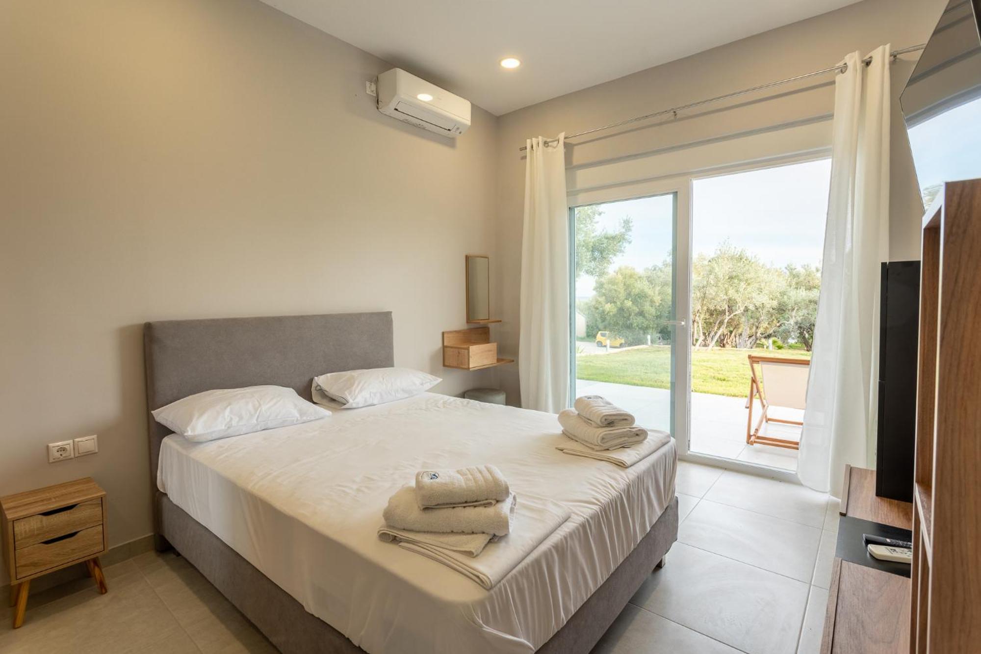 Apartment Blue Waves Luxury Suites By The Sea Plomari