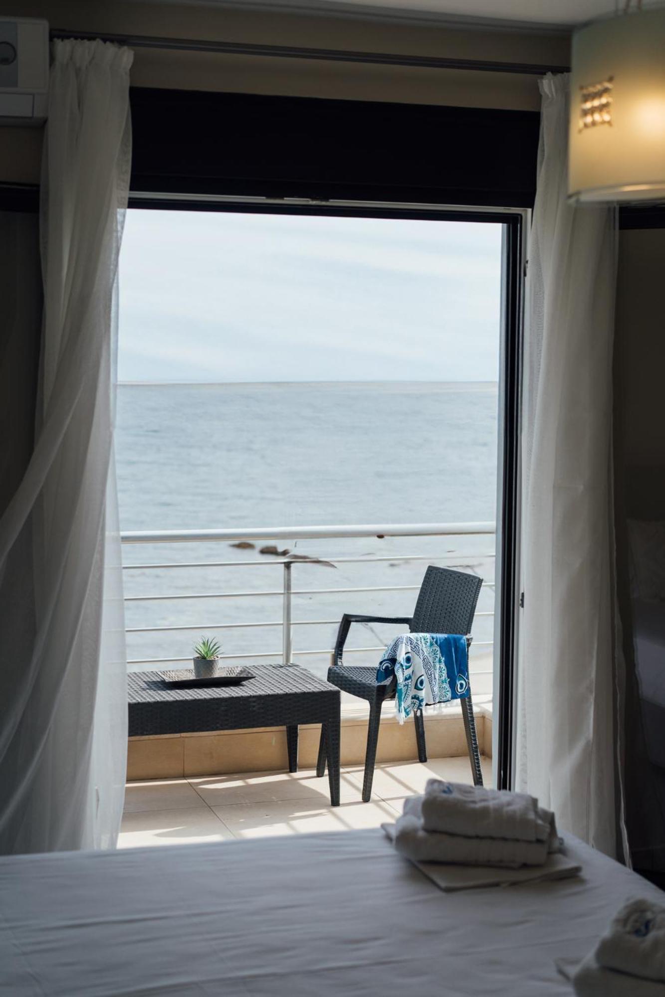 Blue Waves Luxury Suites By The Sea Apartment Plomari