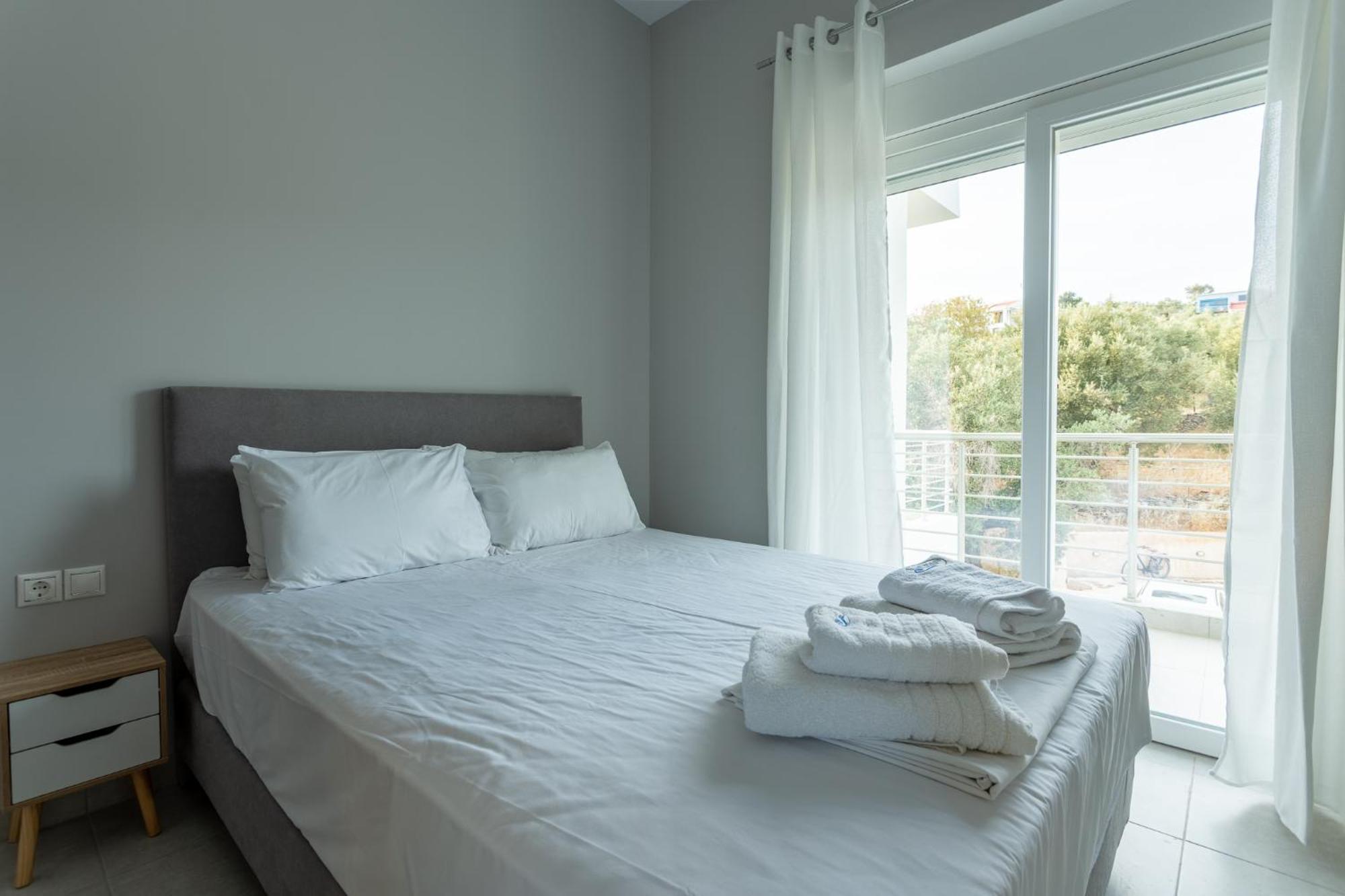 Blue Waves Luxury Suites By The Sea * Plomari