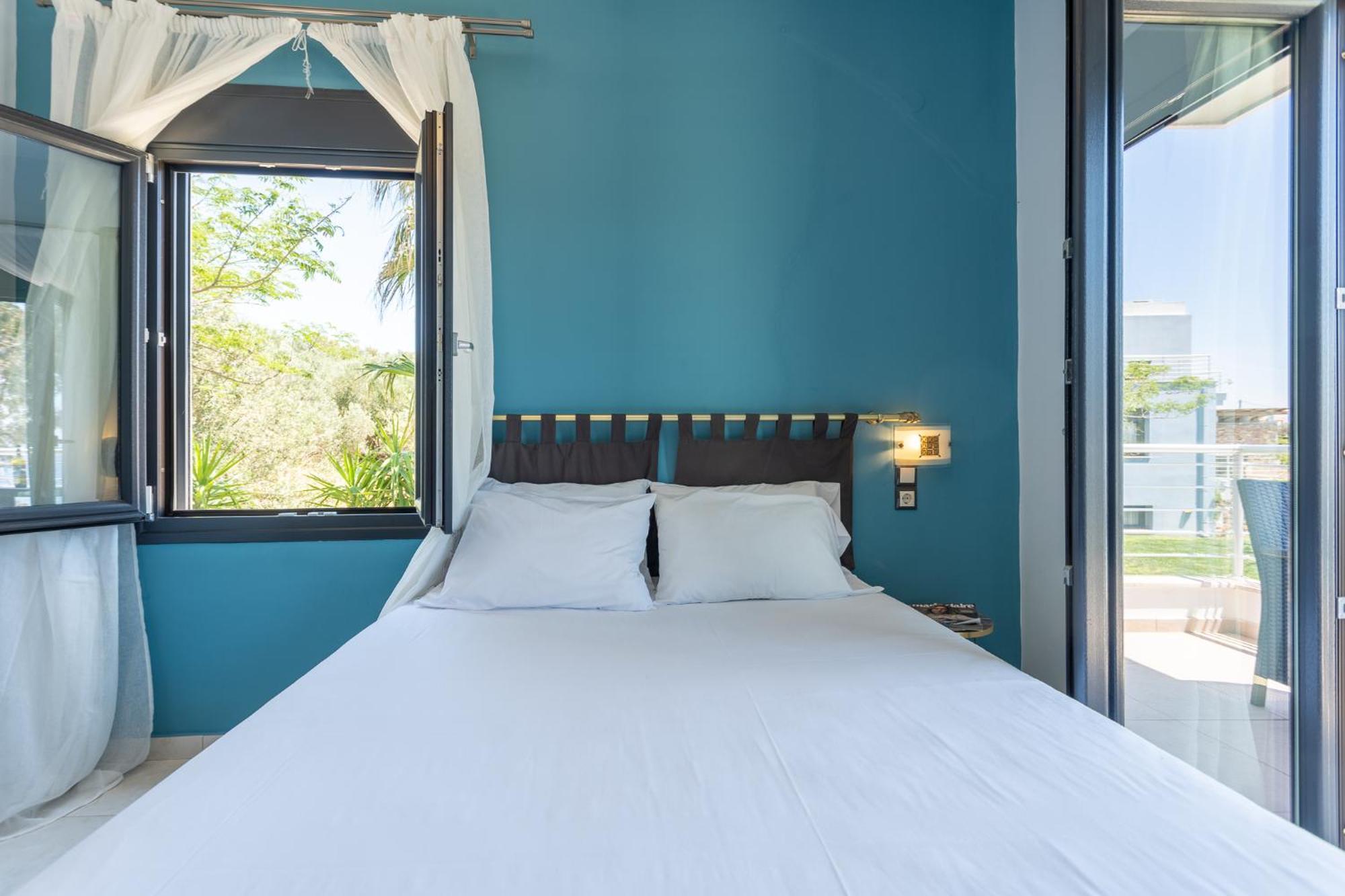 Blue Waves Luxury Suites By The Sea Apartment *