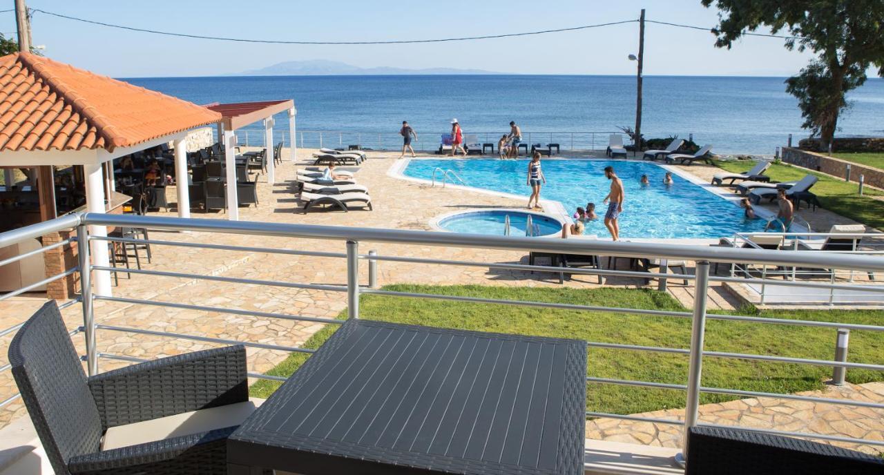 Blue Waves Luxury Suites By The Sea *
